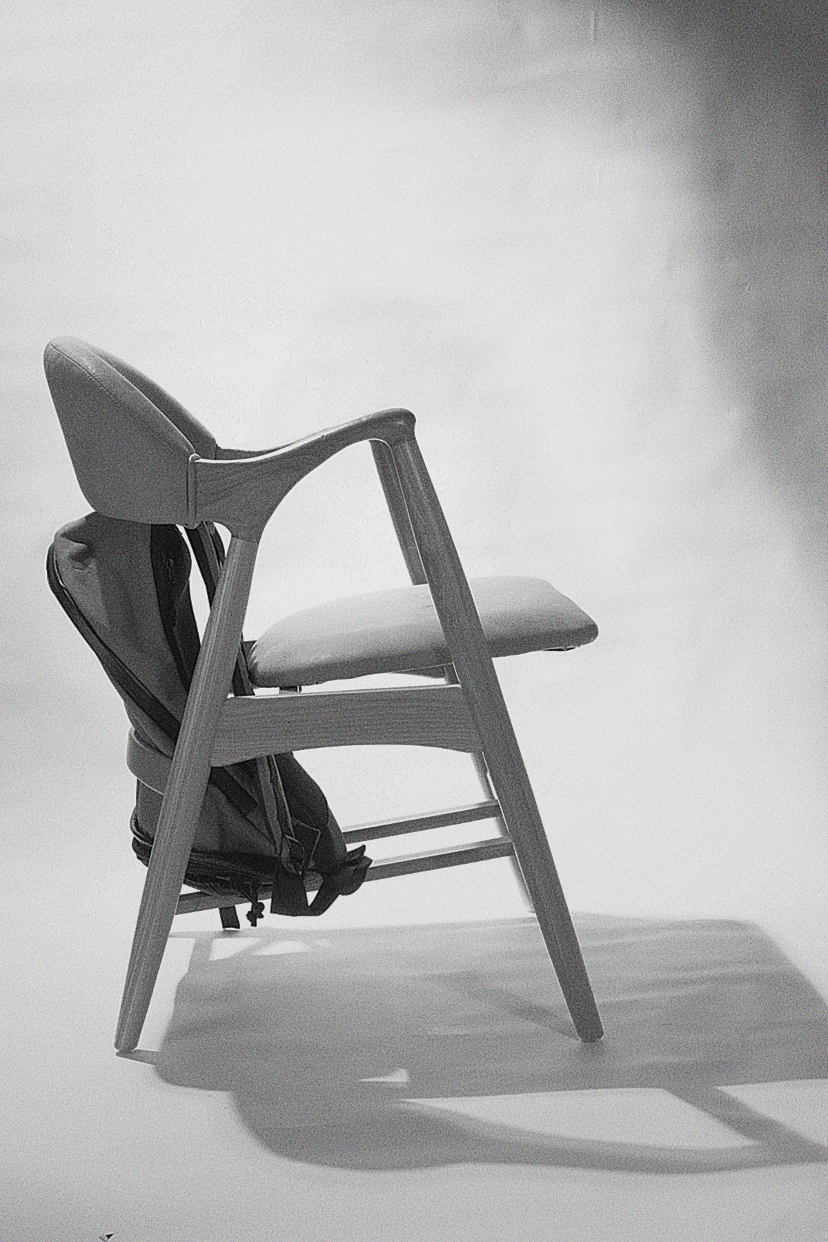 LCC-Halfarm Chair NA(TAN)